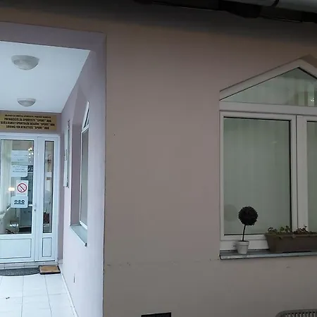 Adica Prenociste Sport Wellness Centar - Bazeni Hostel *