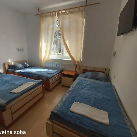 Adica Prenociste Sport Wellness Centar - Bazeni Hostel *